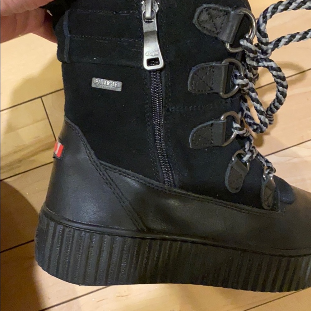 Boots - Picture 4 of 6